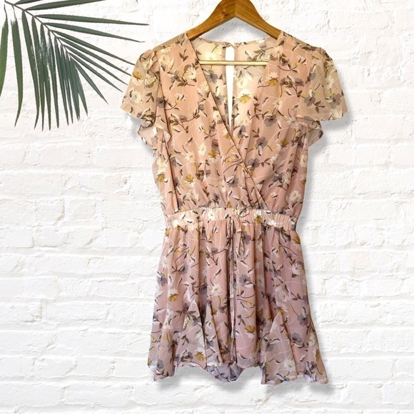 🎁 3 for $30 LOVE FIRE pink chiffon floral short sleeve wrap short romper - Picture 1 of 6